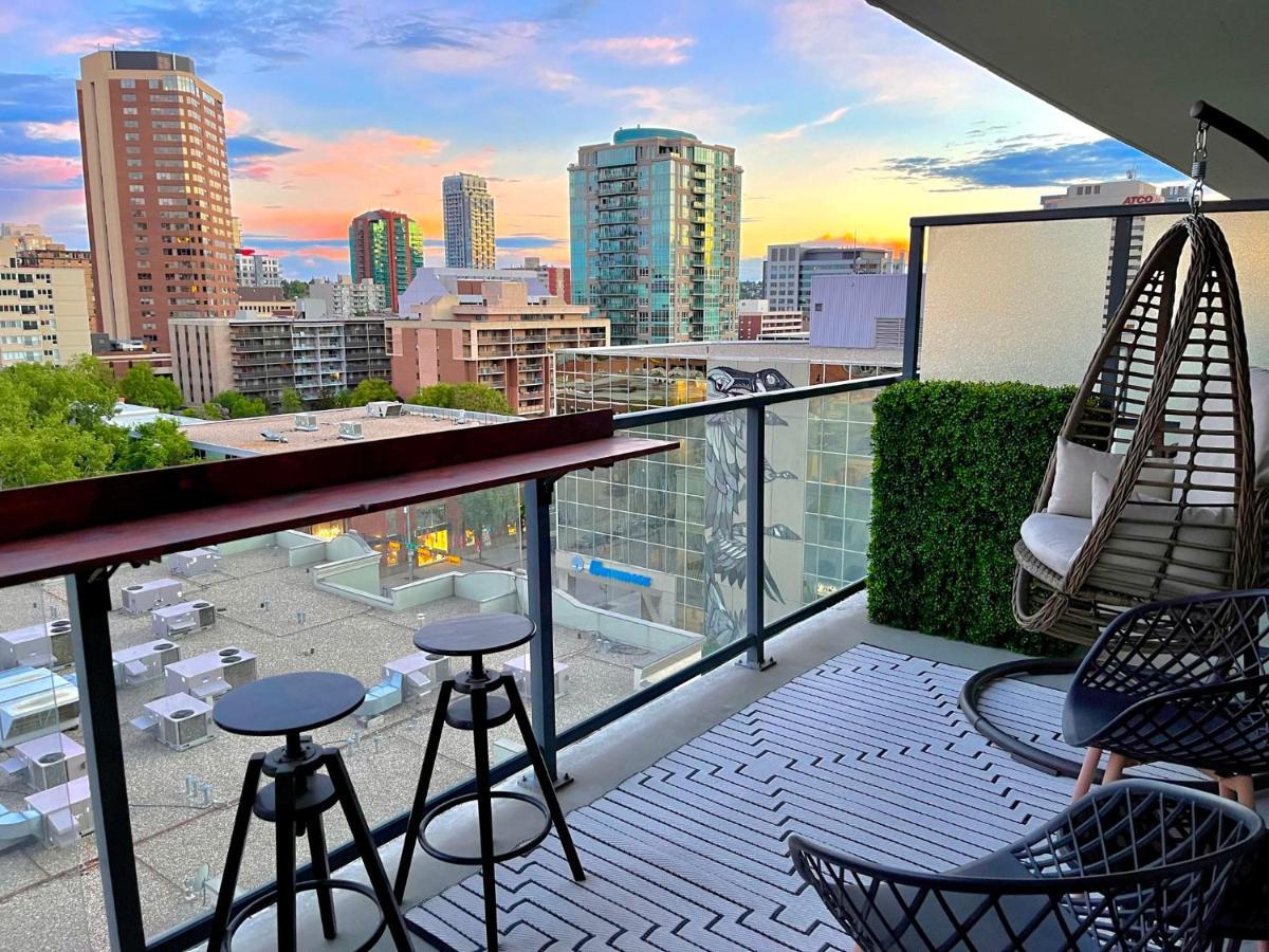 Luxury Dt, 2 Bedroom Deal, Private Balcony, Full Kitchen, Gym - Free Parking Calgary Exterior photo